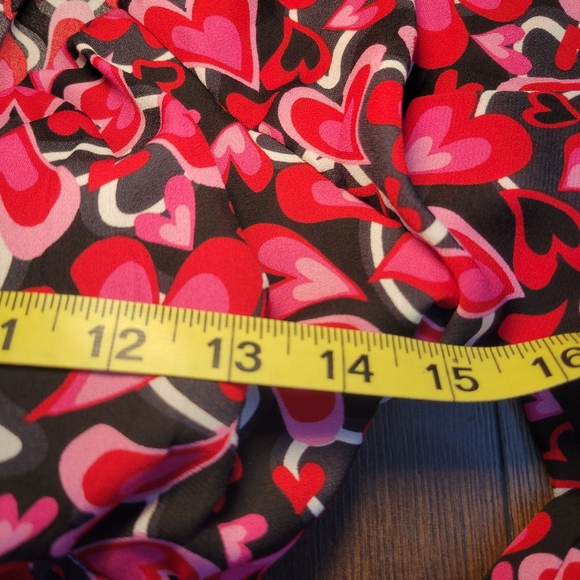 Madden NYC Juniors Heart Pattern Cropped Long Sleeve Back Tie‎ Top Size XL - Picture 9 of 11